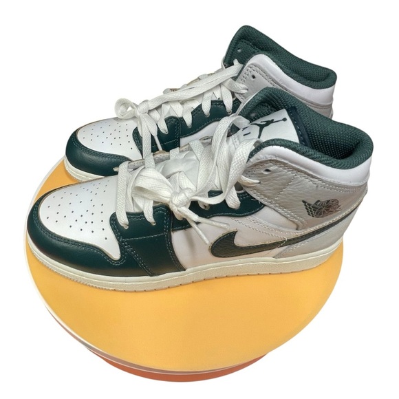Nike Air Jordan Mid SE (GS) kids sneakers. White/Oxidized Green-Sail. Size 6Y. - Picture 4 of 12